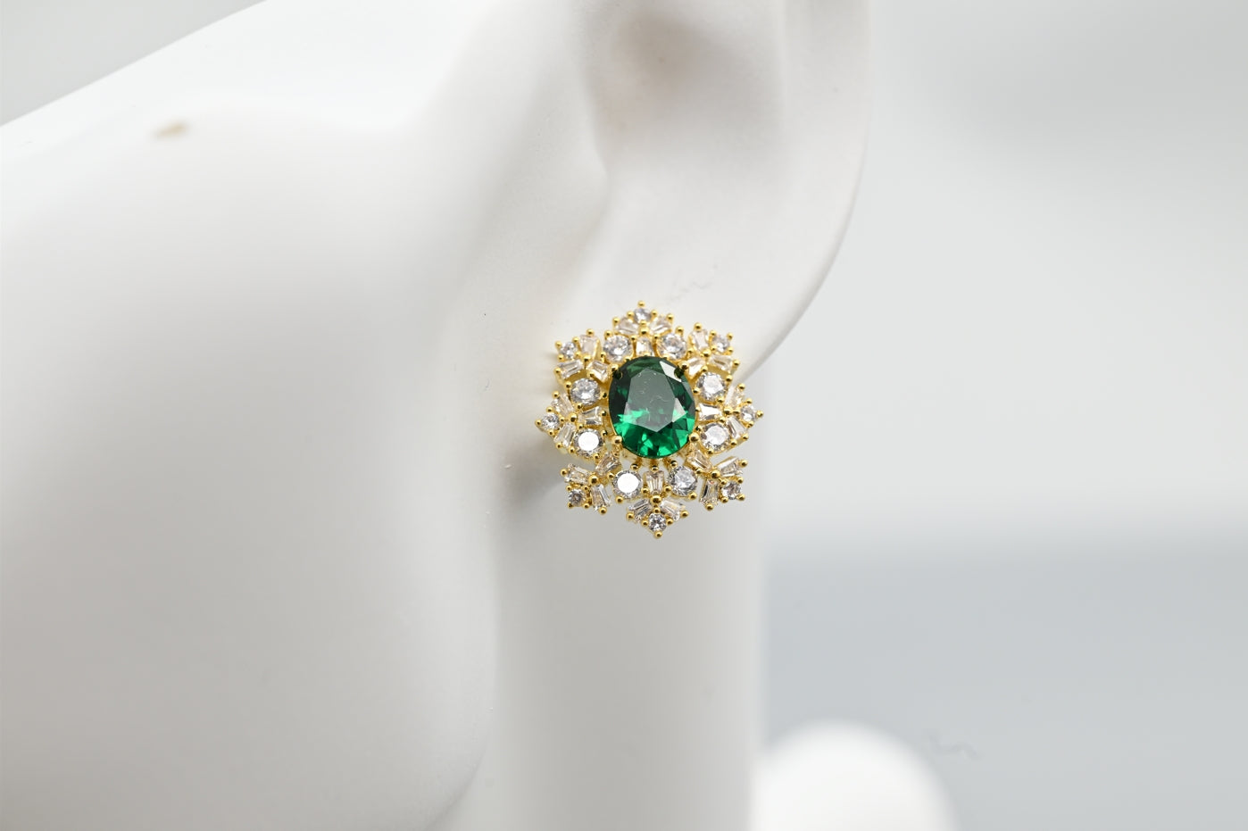 Exquisite Gold-Plated Green Crystal and Cubic Zirconia Stud Earrings