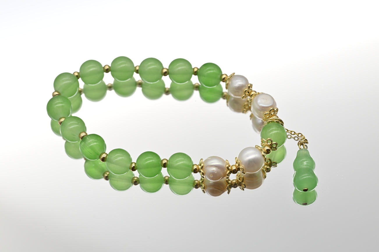 Green Beaded Bracelet with Pearls