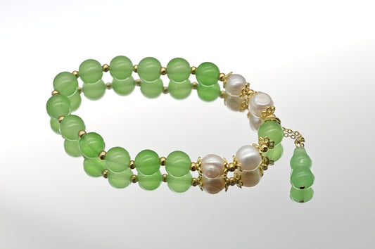 Green Beaded Bracelet with Pearls