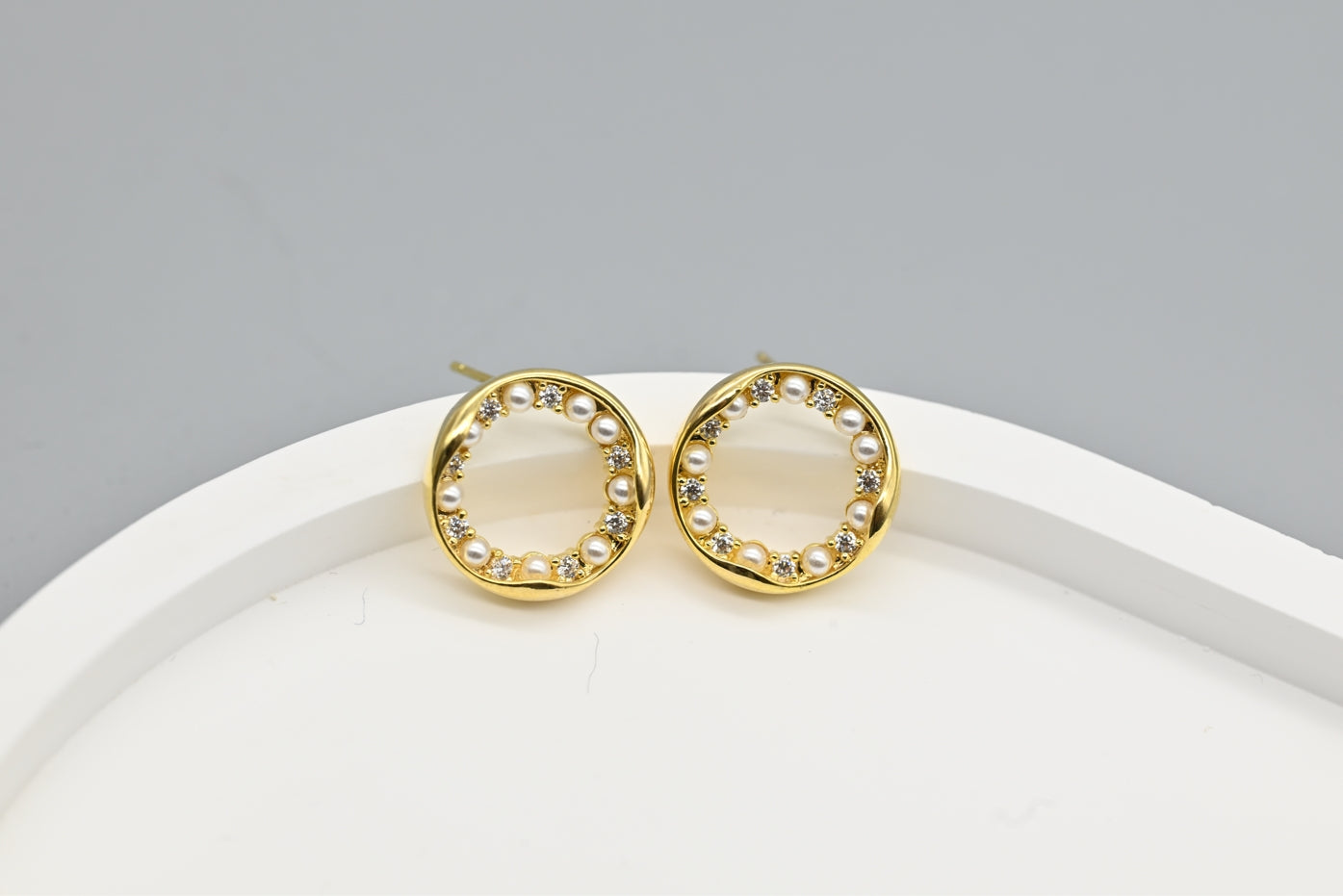 Golden Circle Stud Earrings with Pearls