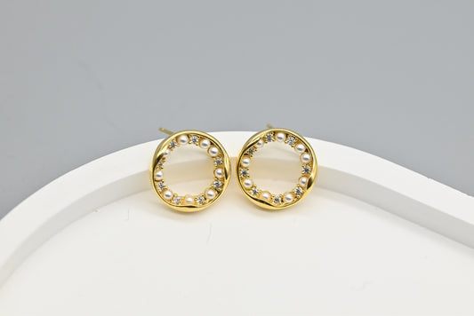 Golden Circle Stud Earrings with Pearls