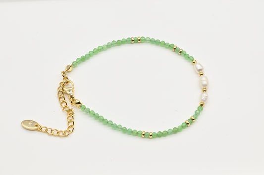 Green Aventurine and Pearl Beaded Bracelet with Gold Accents