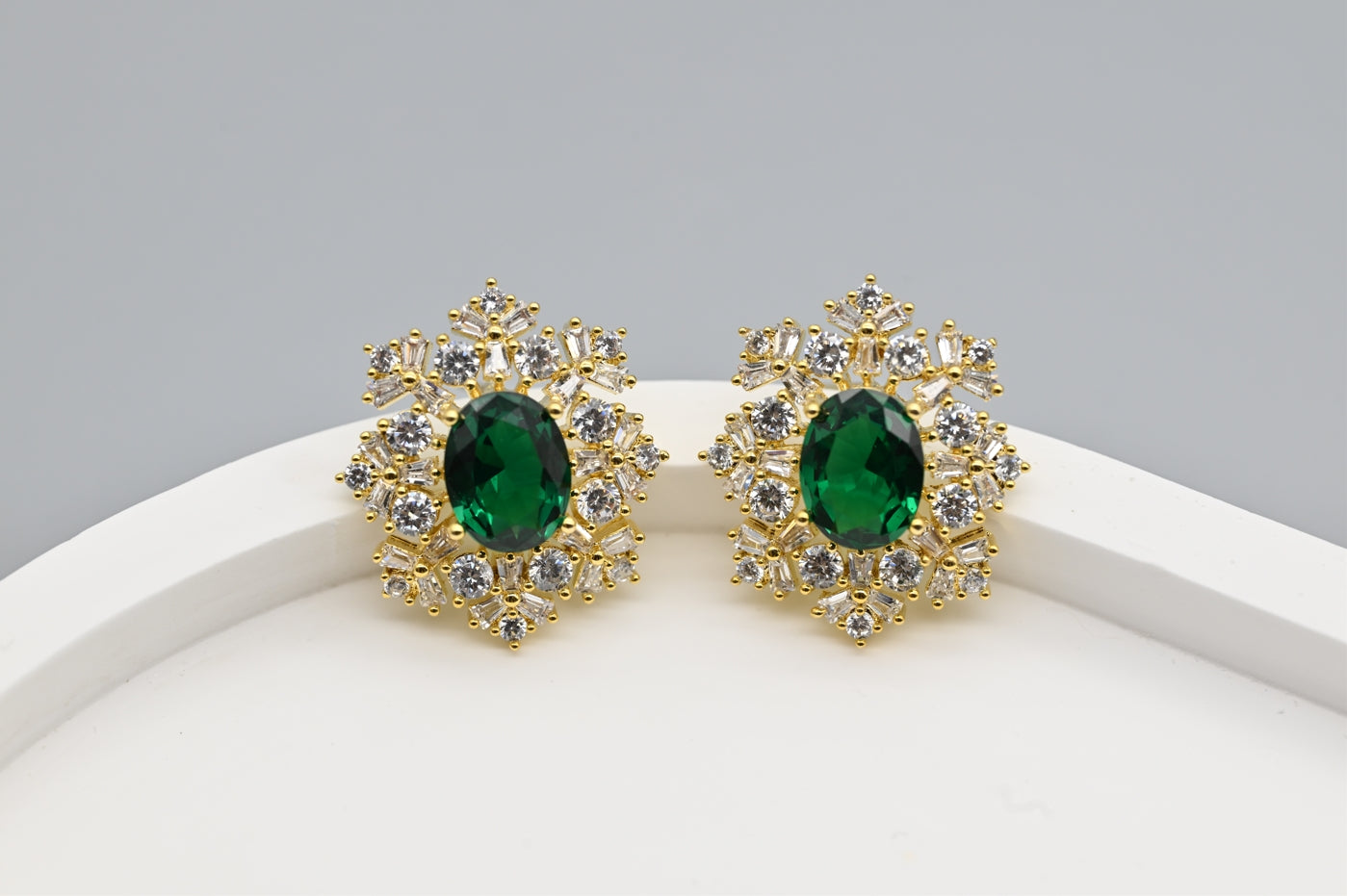Exquisite Gold-Plated Green Crystal and Cubic Zirconia Stud Earrings