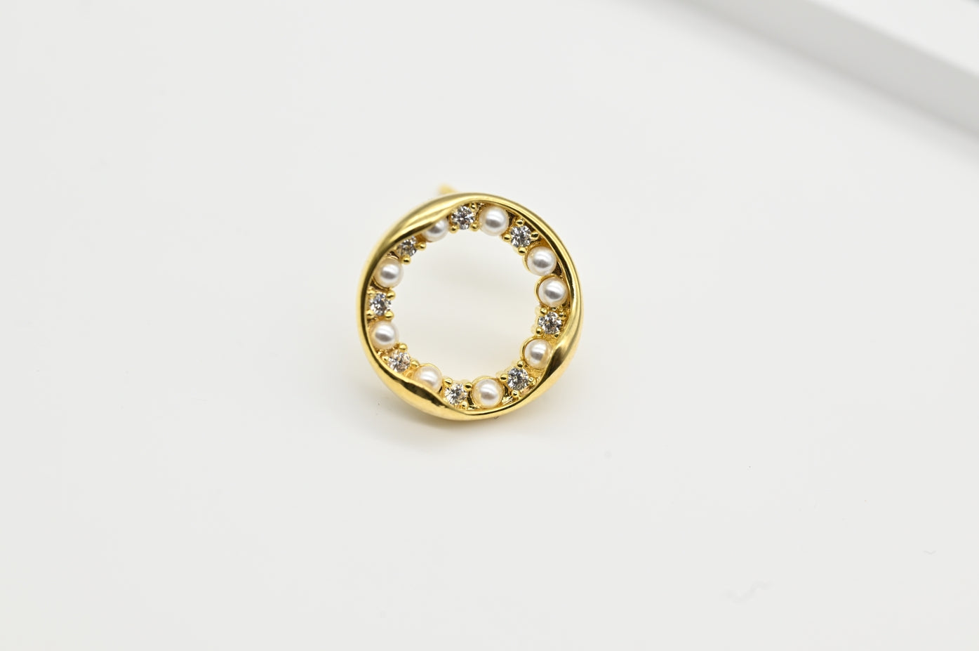 Golden Circle Stud Earrings with Pearls
