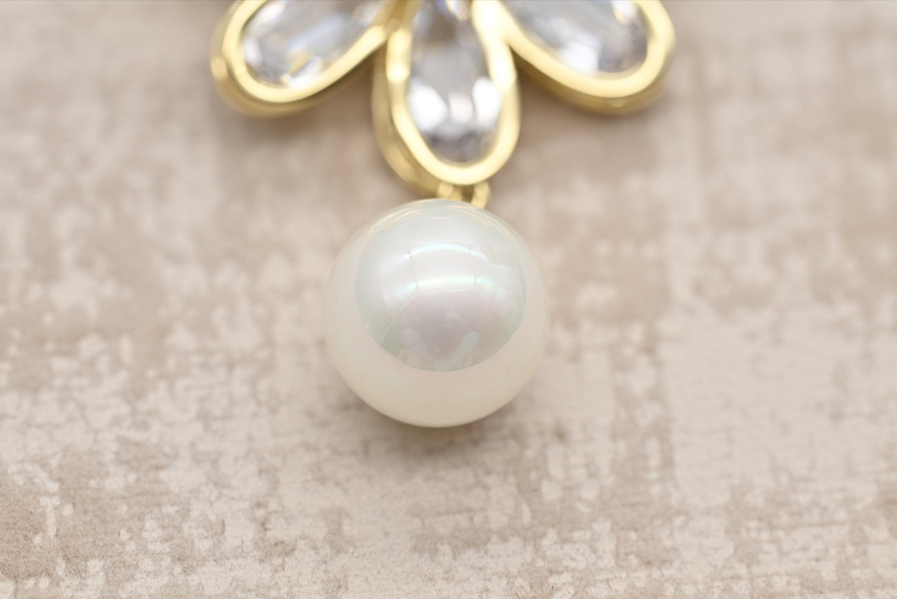 Daisy Elegance Brooch