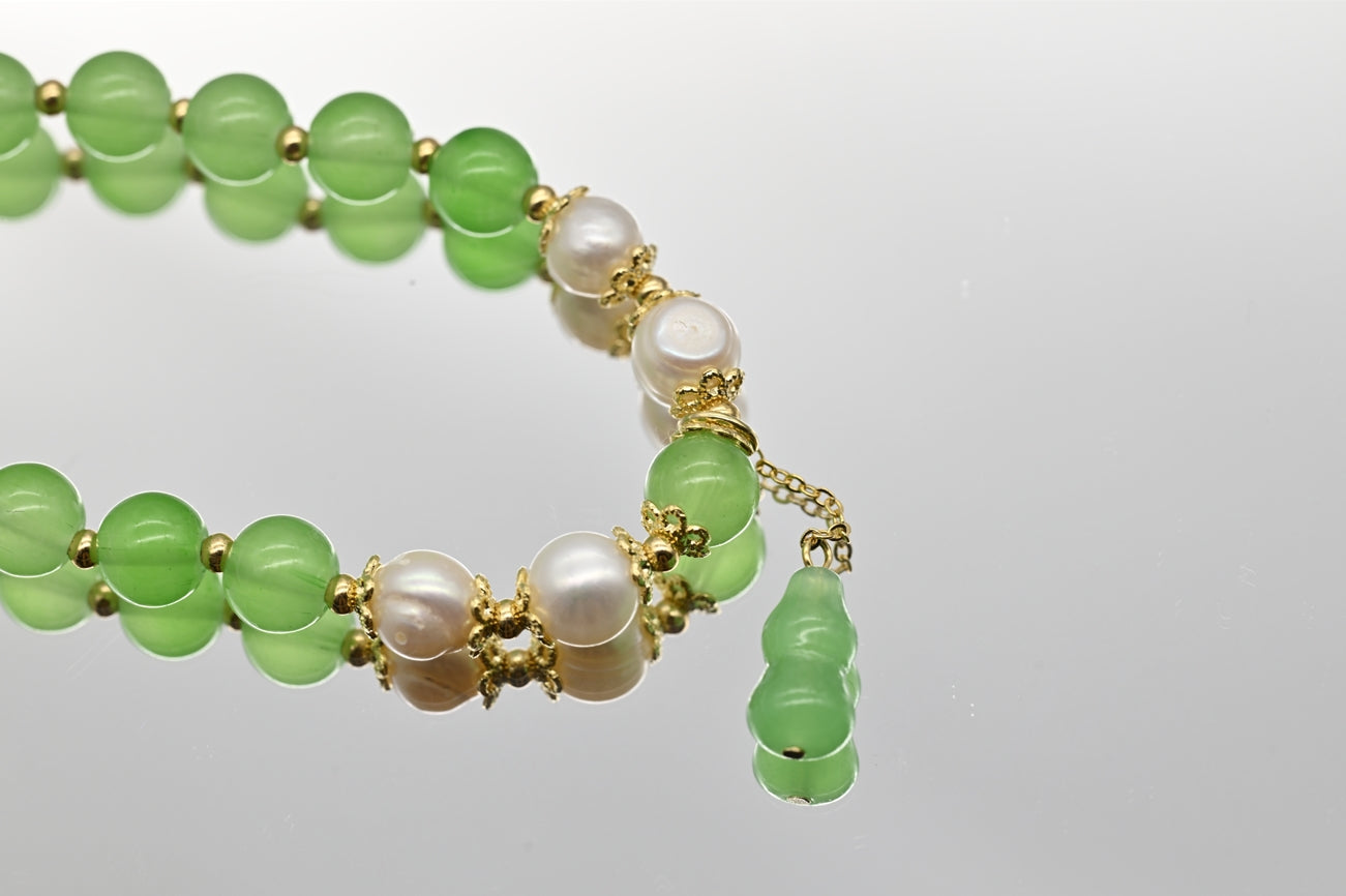 Green Beaded Bracelet with Pearls