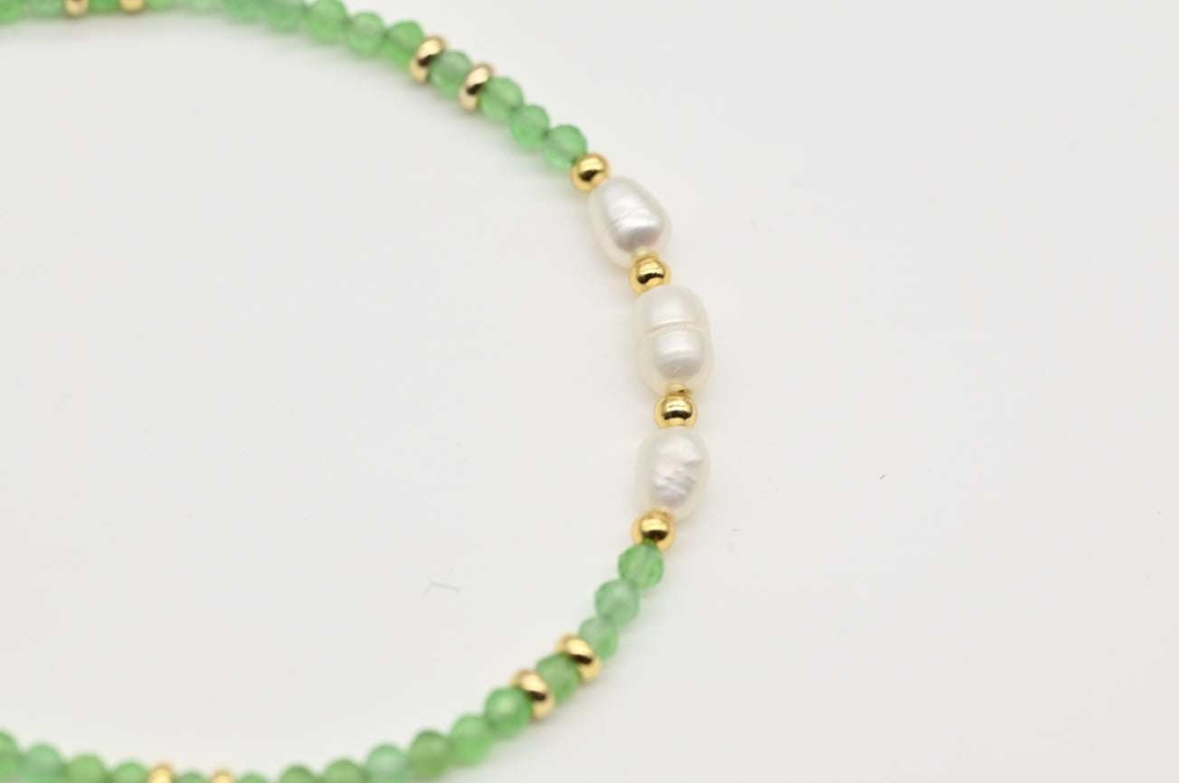 Green Aventurine and Pearl Beaded Bracelet with Gold Accents