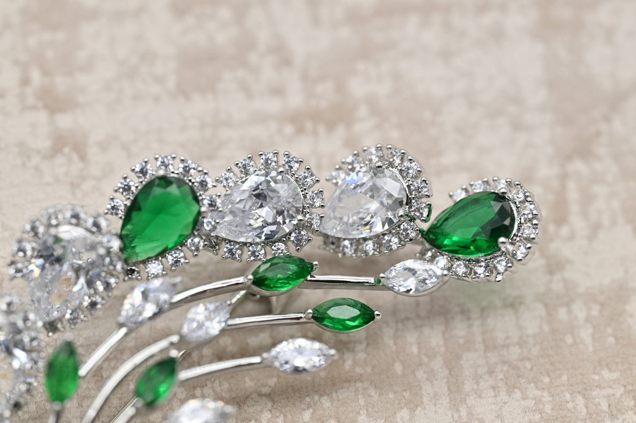 Elegant Emerald and Diamond Cluster Brooch