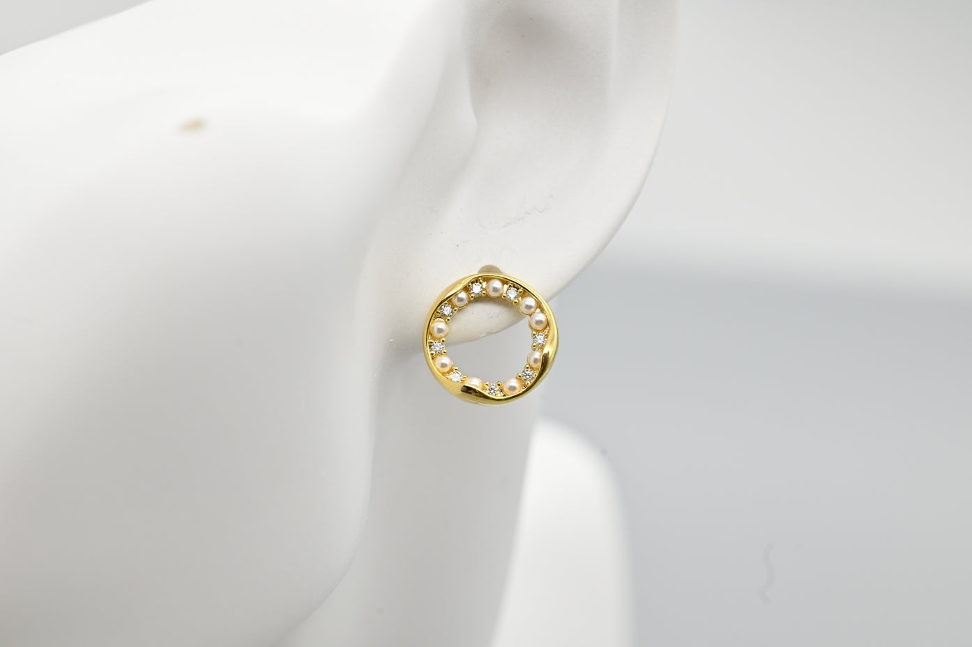 Golden Circle Stud Earrings with Pearls