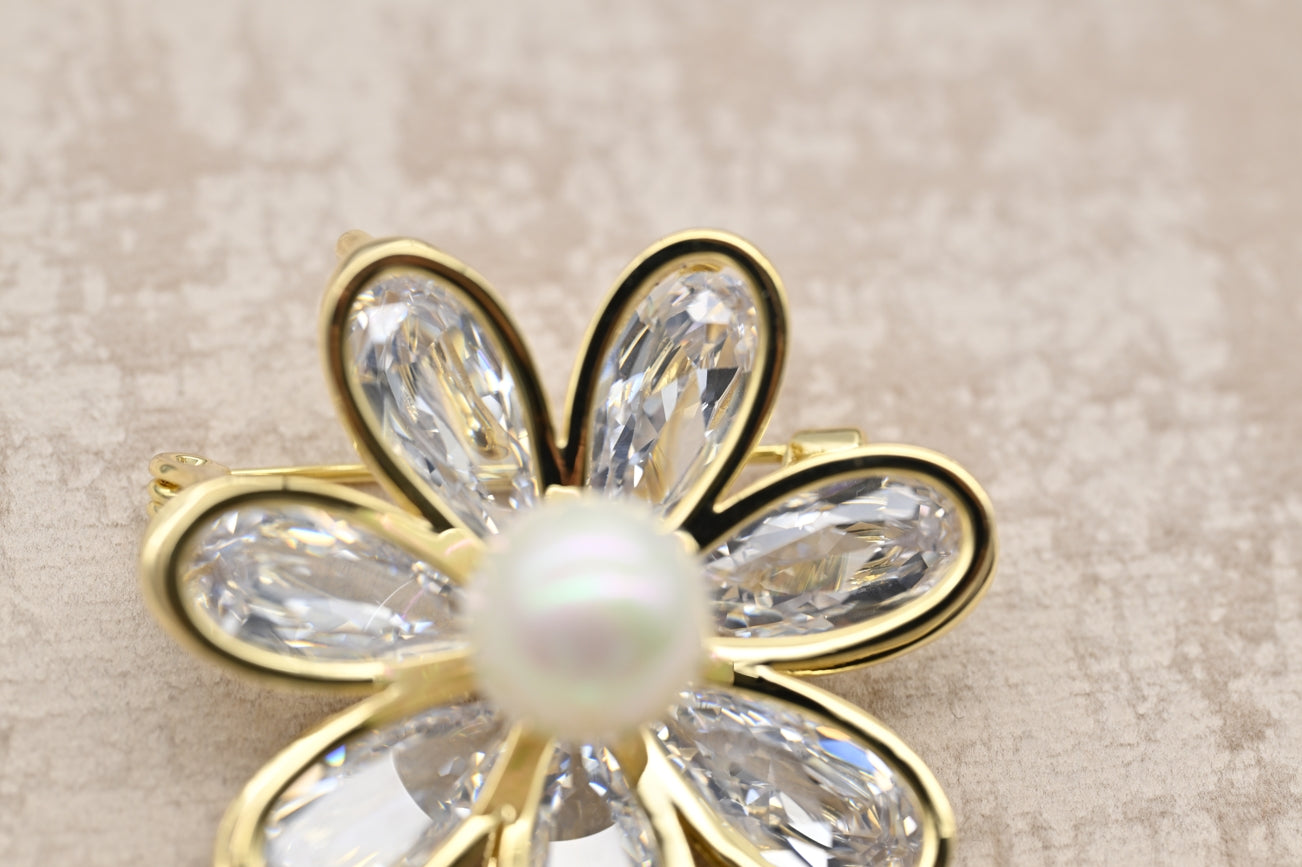 Daisy Elegance Brooch