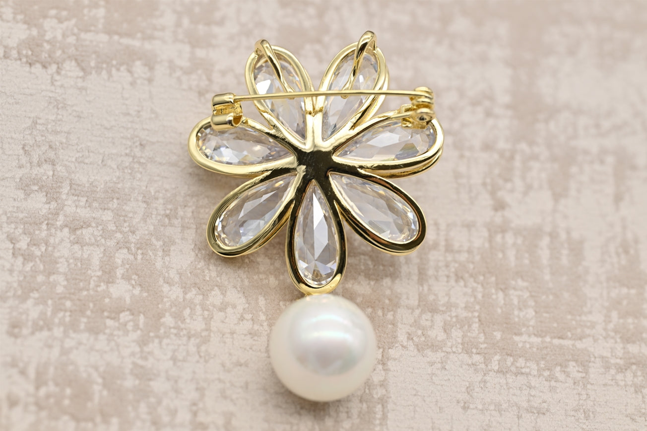 Daisy Elegance Brooch
