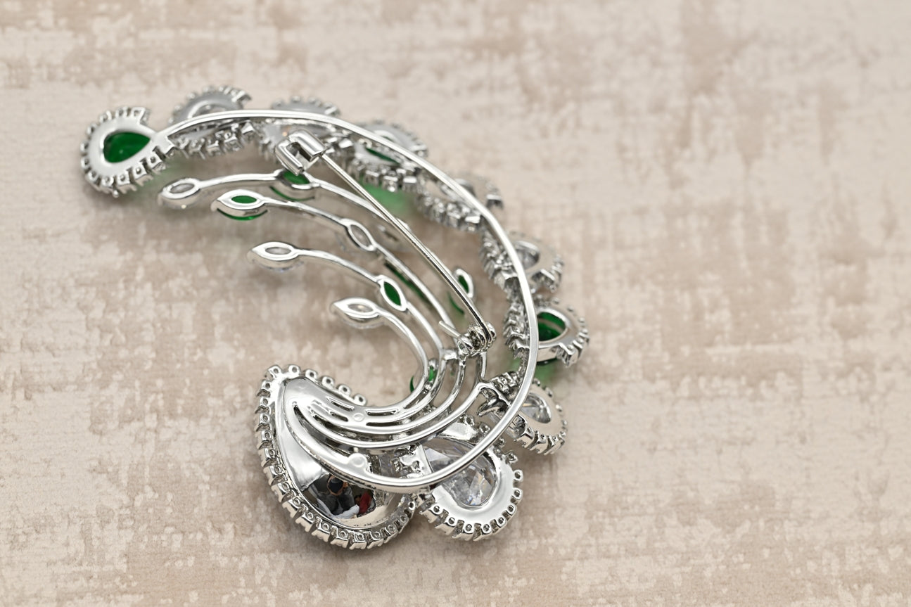 Elegant Emerald and Diamond Cluster Brooch